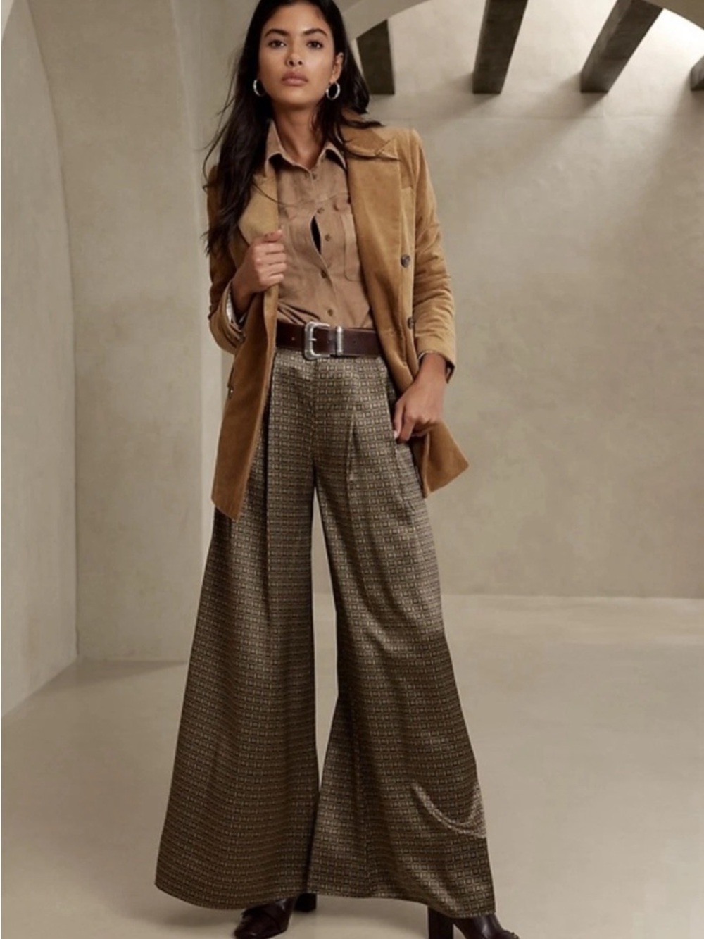 BANANA REPUBLIC Size 8 100% Silk Geometric Wide Leg Palazzo Pants Luxury - Picture 3 of 17
